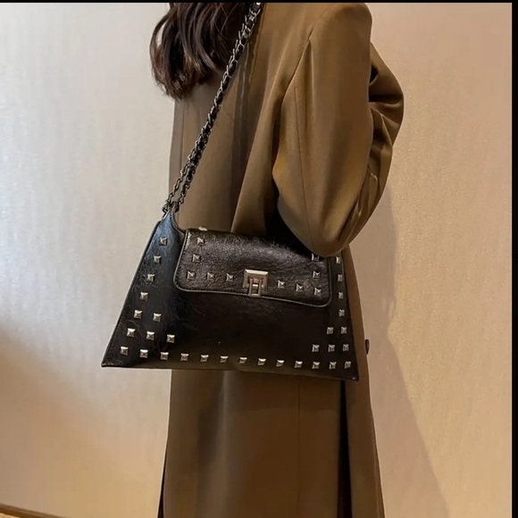 🆕 Classic Shoulder Bag Vintage Rivets - Turn-Lock Closure - Stylish Versatile - Picture 8 of 16